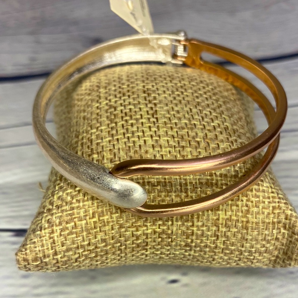 Rose Gold Bangle 🎁